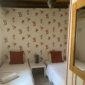 Bed and Breakfast Thermopilon, Λάρνακα