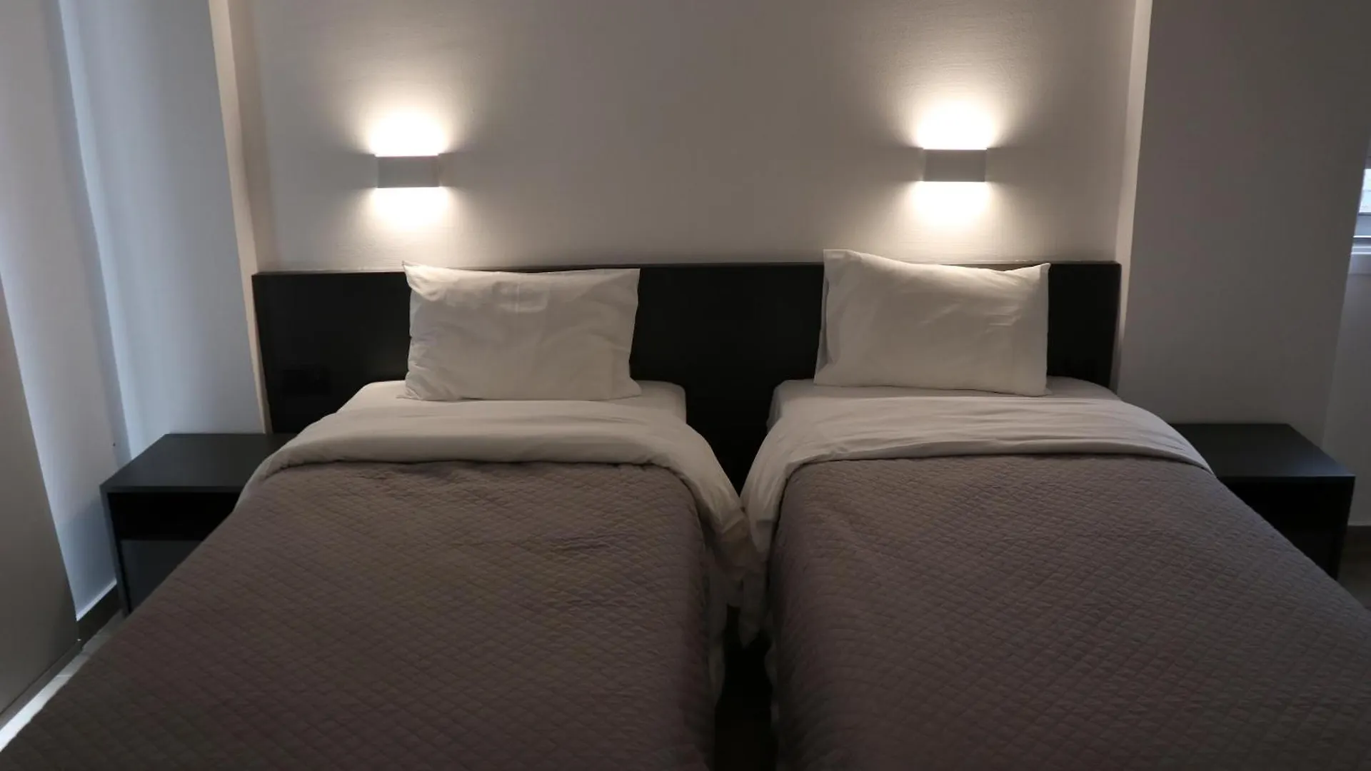 Sunflower Hotel Apartments 라르나카 3*,