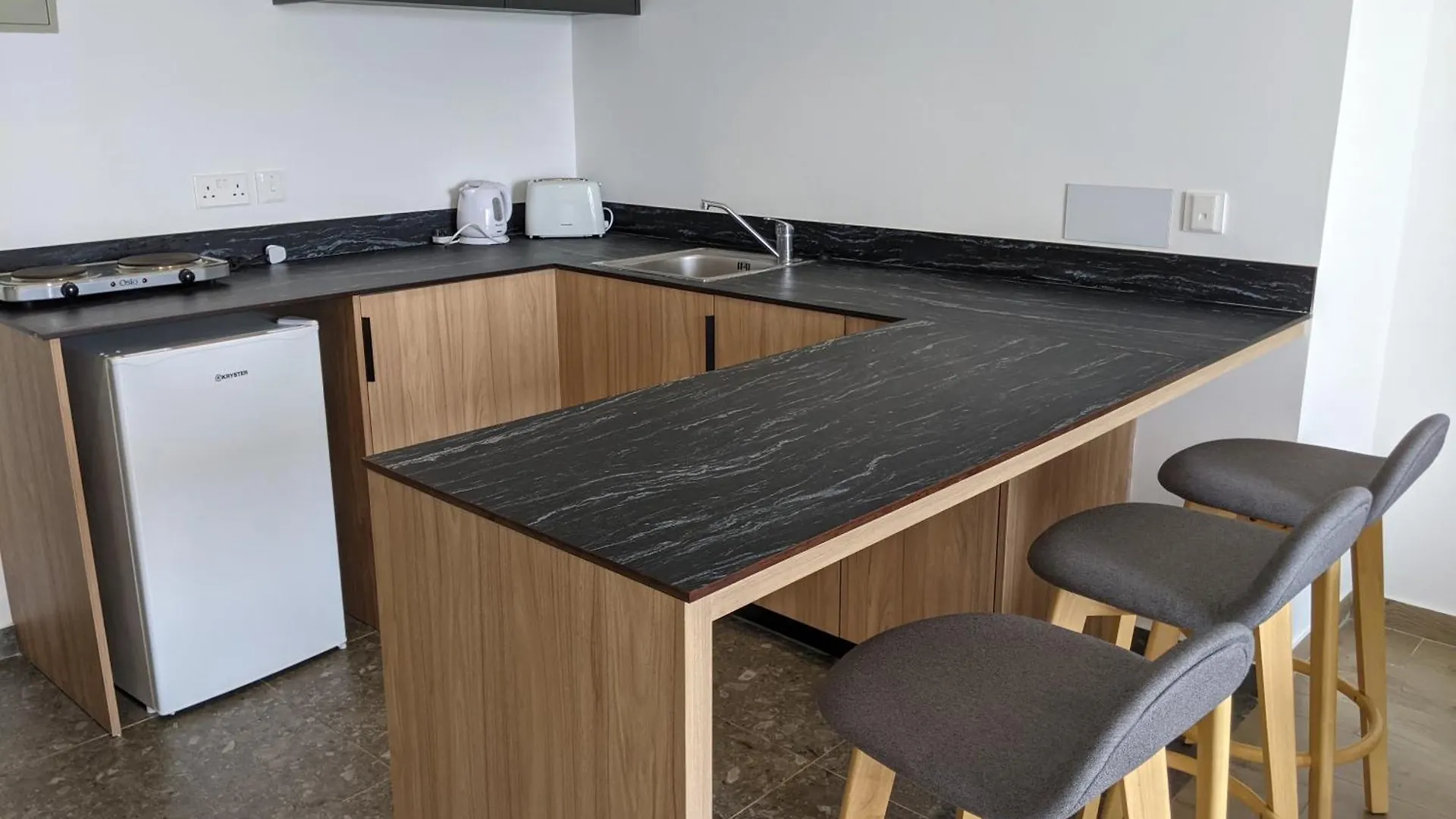 Sunflower Hotel Apartments 라르나카 3*,  키프로스