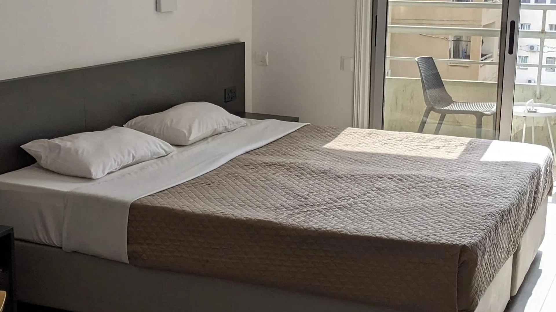 Sunflower Hotel Apartments Larnaca 3*,